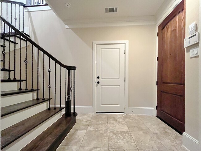 Photo - 5207 Gibson St