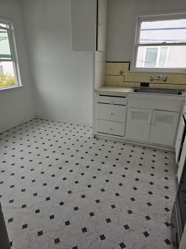 Building Photo - 2305 Hauser Blvd Unit 2305 Hauser Rental
