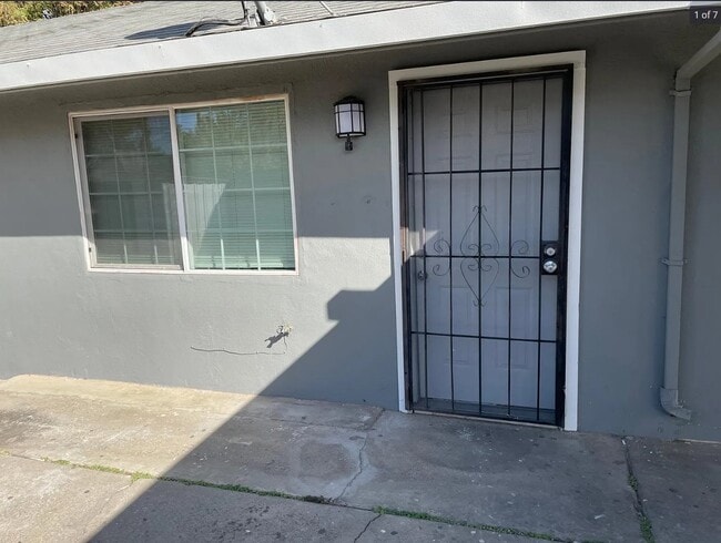 Photo - 809 Marion St