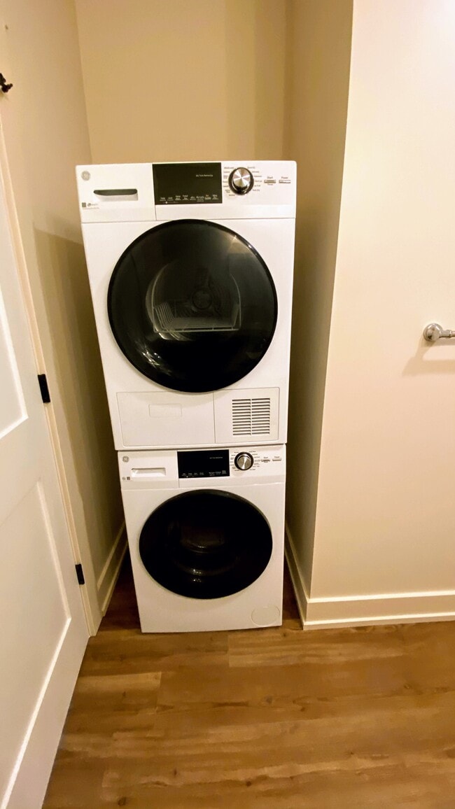 579 Unit Laundry - Bradford Station