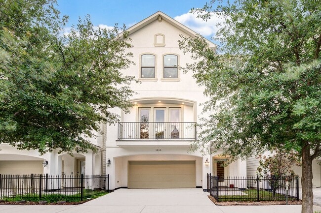 Building Photo - Sawyer Heights Luxury Living Rental