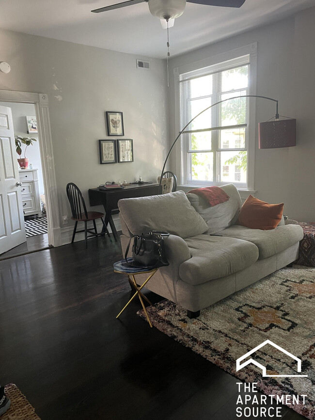 Photo - 1442 W Fletcher St Apartments Unit 2R