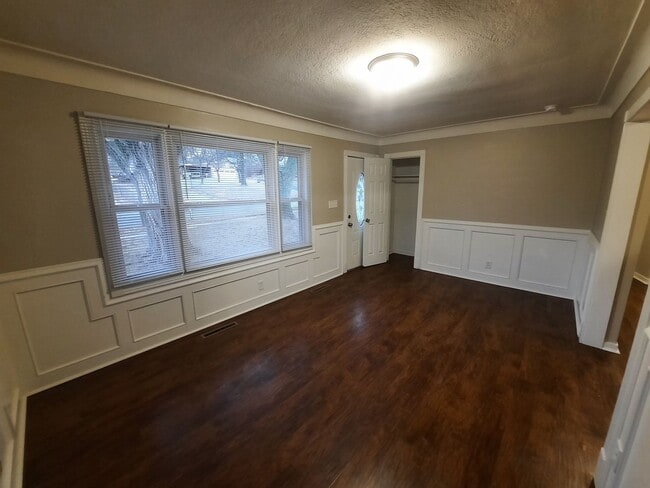 Photo - 3 Bedroom, 1 Bathroom Home!