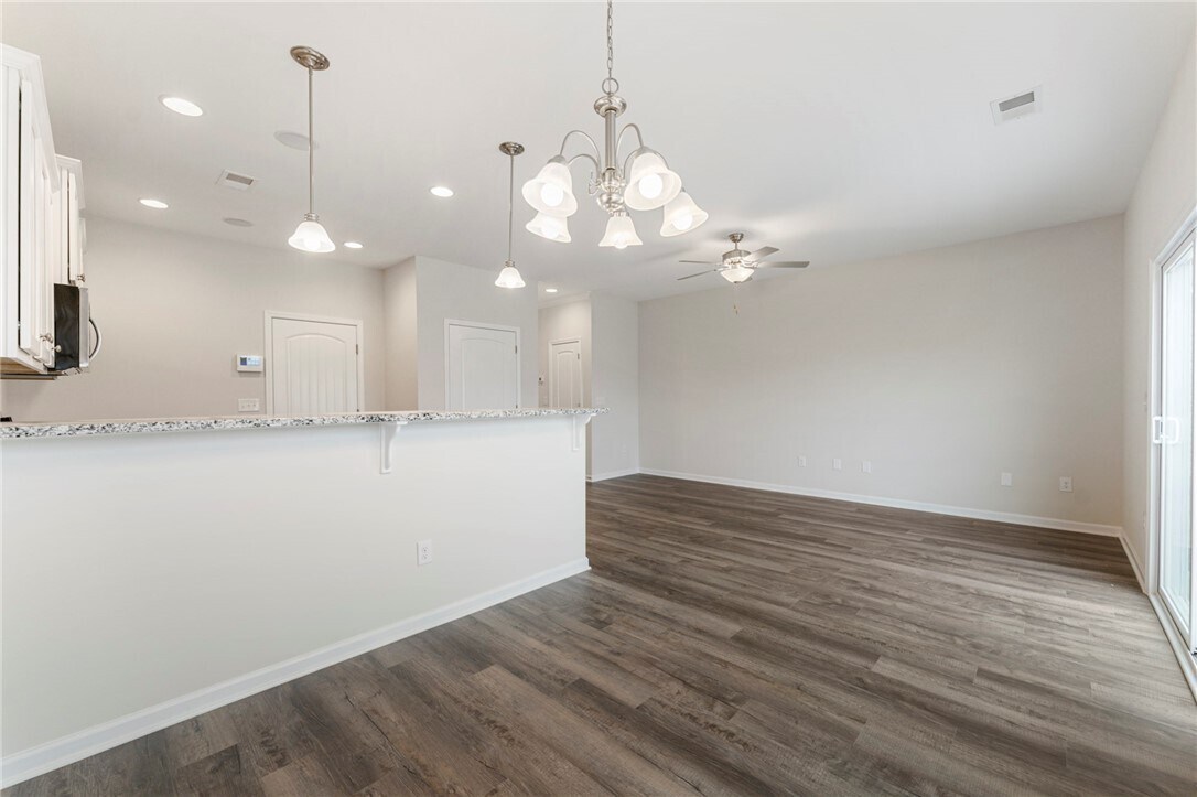 Photo - 105 Weaver Way