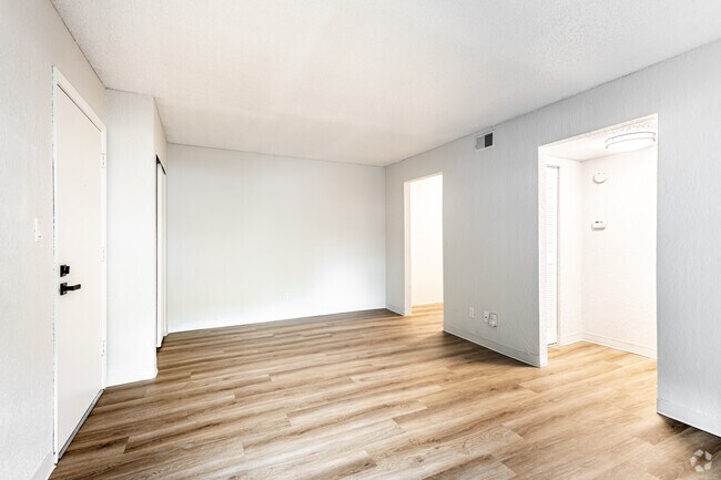 1BR, 1BA - 550SF