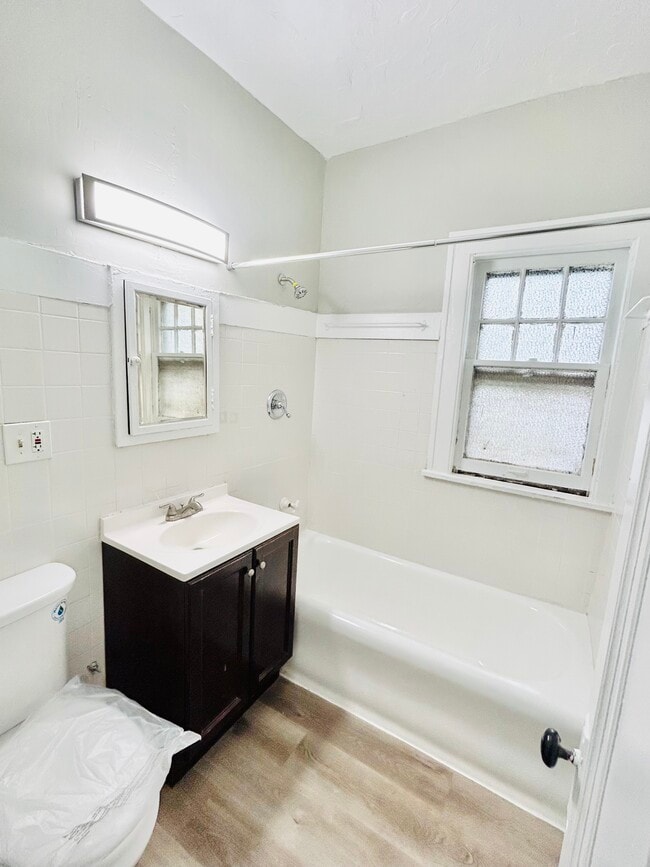 Photo - 2814 Hampshire Rd