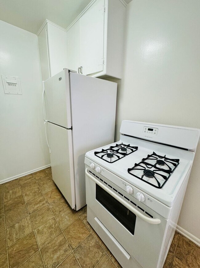 600-817 N LAS PALMAS AVE