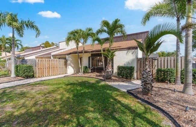 2900 NW 69th Ct