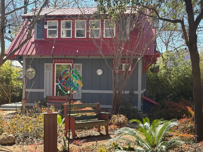 Building Photo - 220 Alamosa Ave Unit A