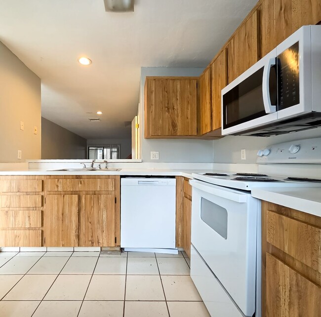 Photo - Adorable 2/1.5 in Shellrock Villas