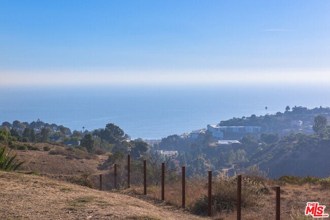 Photo - 843 Enchanted Way