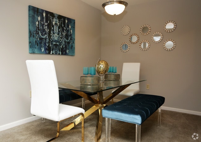 2BR, 1.5BA - 917 SF