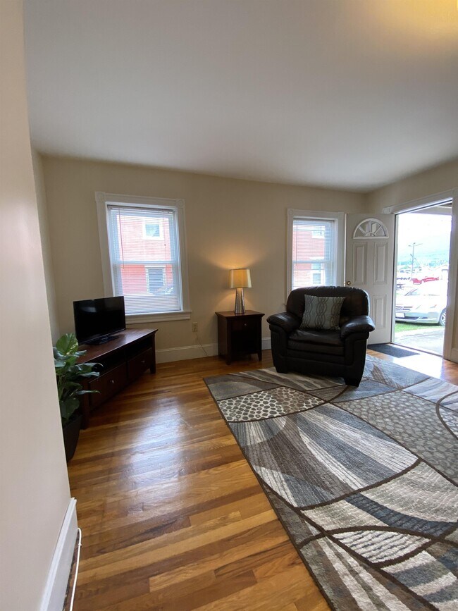 Photo - 520 W 3rd St Unit 1