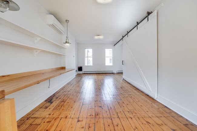 Building Photo - 223 8th St Unit 2