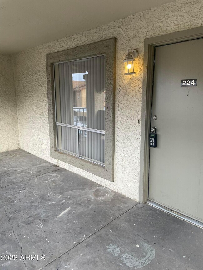 Photo - 465 W Ivyglen St