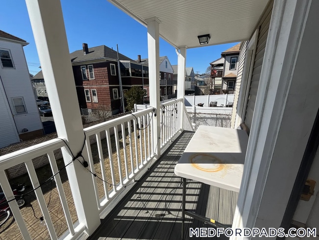 Photo - 46 Stanley Ave Unidad 2