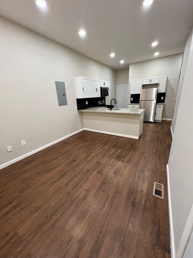 Living Room View - 3904 Aspen St