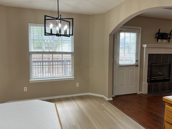 Photo - AVAILABLE NOW! Nixa 3 Bedroom, 2 Bathroom