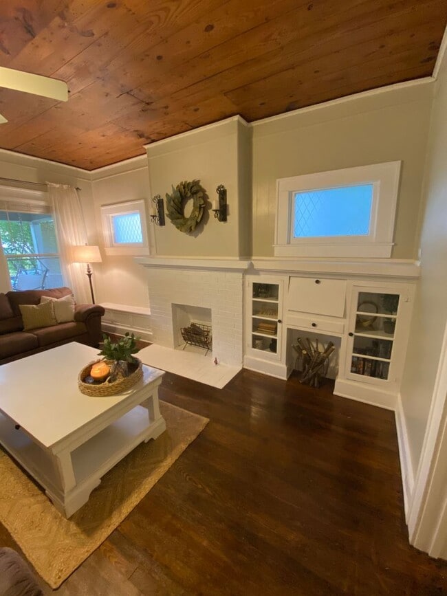 Photo - Awesome Farmhouse Home