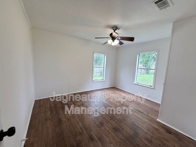 Photo - 807 Camelia St