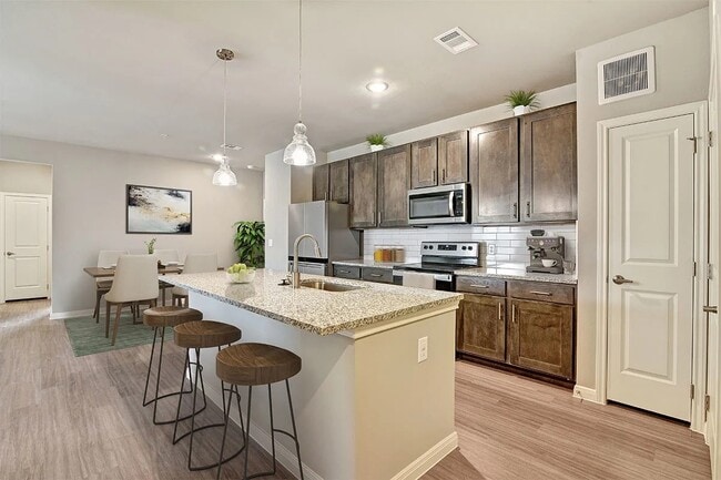 Photo - 3301 Gulf Fwy Unit 7308