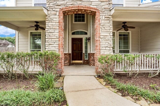 Building Photo - 10410 Five Oaks Ct
