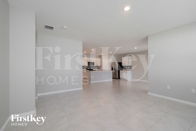 Photo - 709 Kindred Ln