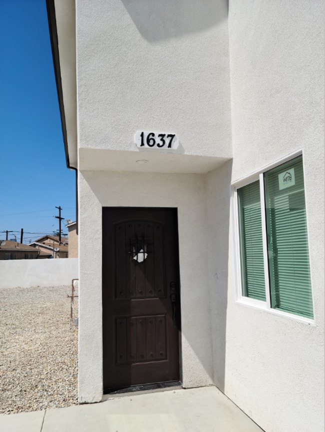 Building Photo - 33(1635) Unit 33(1637B)