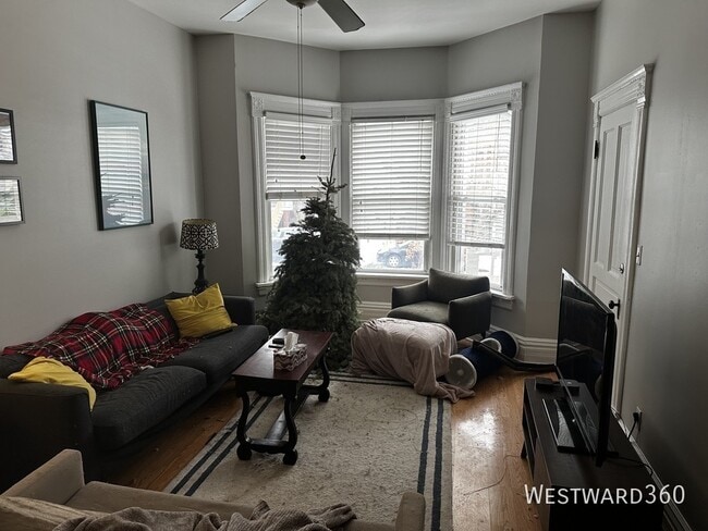 Photo - 1528 W Wellington-1 Unit 1