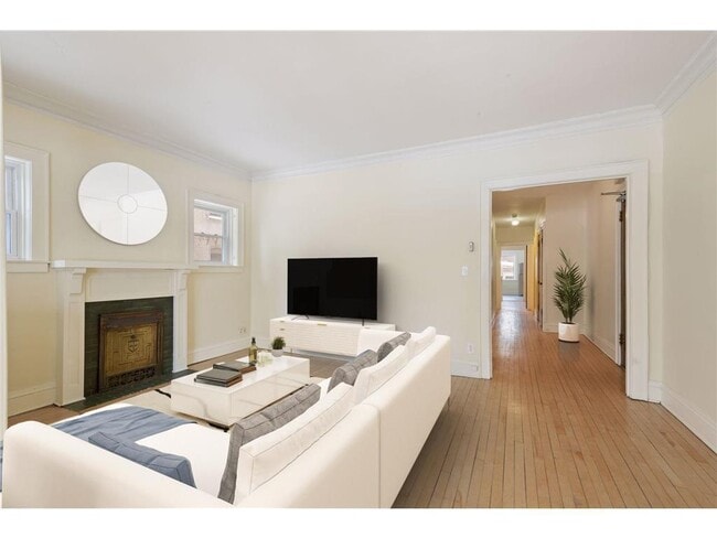 Building Photo - 1941 Fremont Ave S Unit 3 Rental