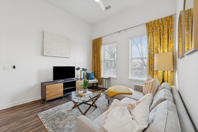 Photo - Mustang Station