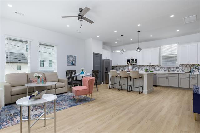 Photo - 2801 Weisenberger St