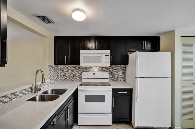 Photo - Townhouse with 2 Beds, 2.5 Baths, In-Unit Washer/Dryer