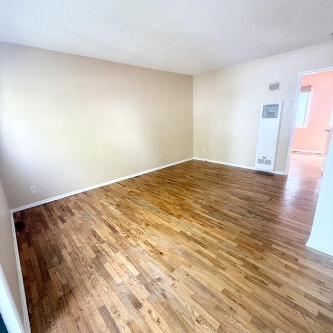 Building Photo - 610 Pier Ave Unit B