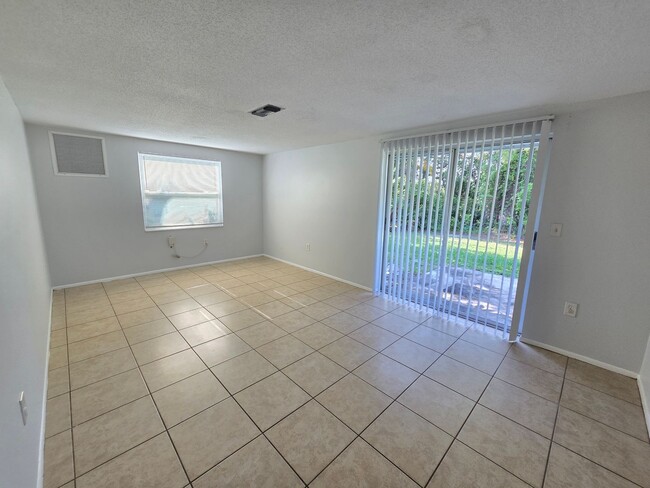 Photo - 6916 Brentford Rd Unit 6916 Brentford Rd