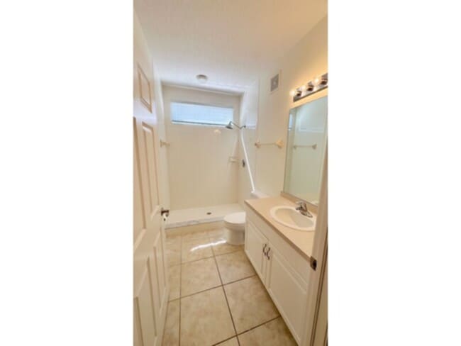 Photo - 2 Bedroom 2 Bath Condo! Convenient Location! Water Included!