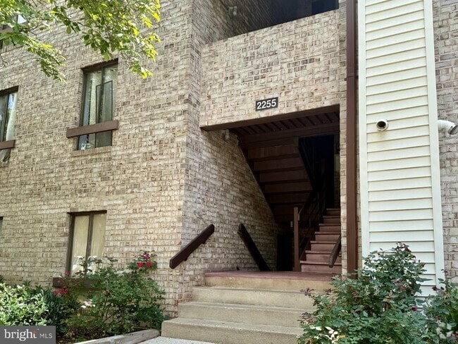 Building Photo - 2255 Castle Rock Square Unit 12C Rental