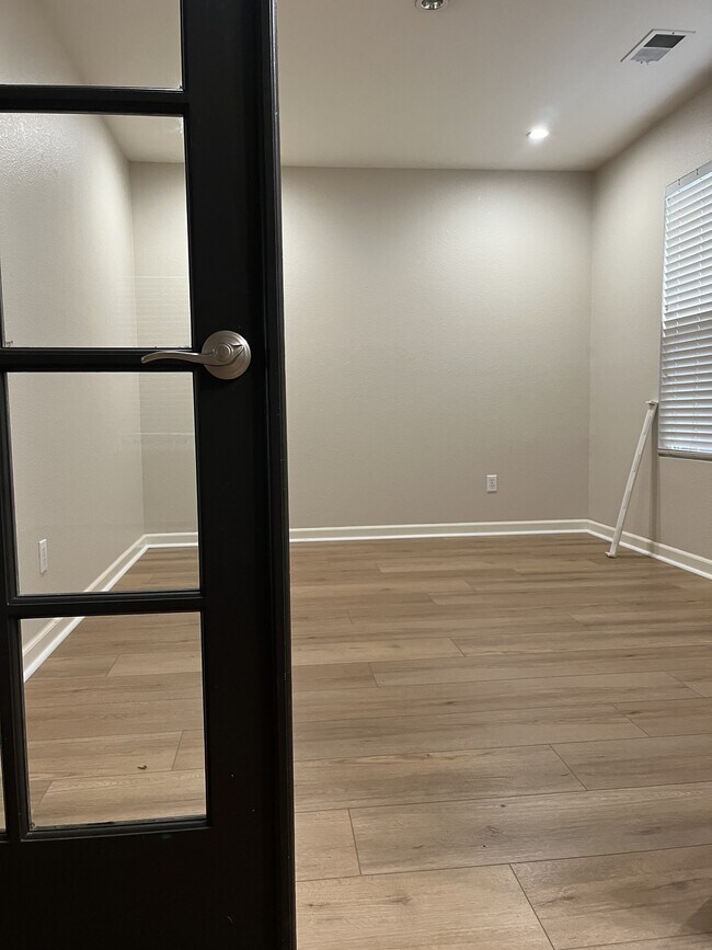 Photo - 1751 Barney Ave