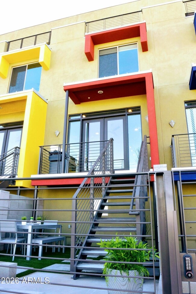 Building Photo - 516 E Ames Pl