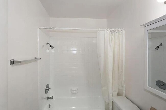 Building Photo - Beautiful and Large One bedroom Apt