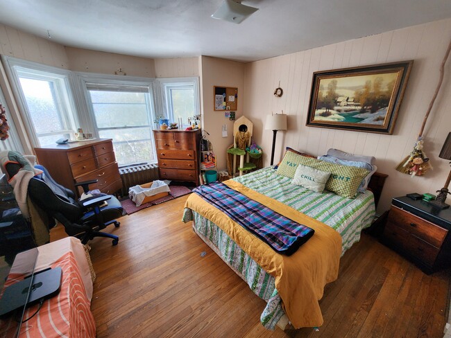 Master bedroom - 109 High St Unit #2