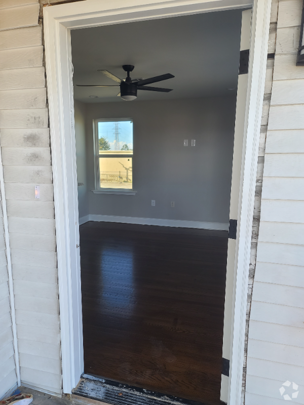Building Photo - 4228 Downman Rd Unit 4 - Upstairs Rental