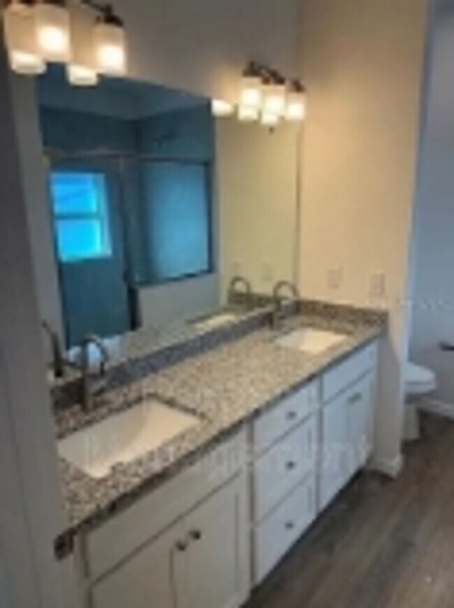 Photo - 7379 Helliwell St