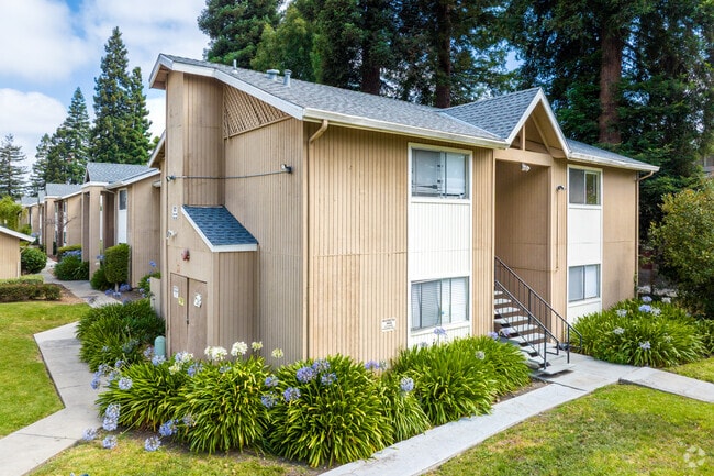 Building Photo - Lund Garden Apartments