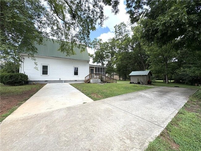 Photo - 599 Gordon St