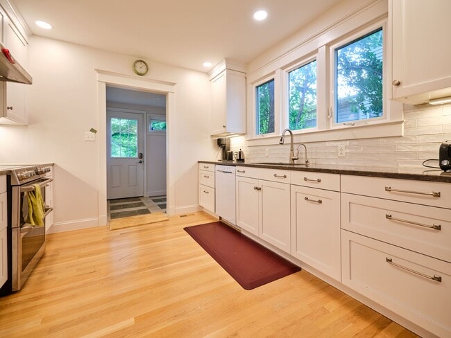 Photo - 119 Washington Grove Ln