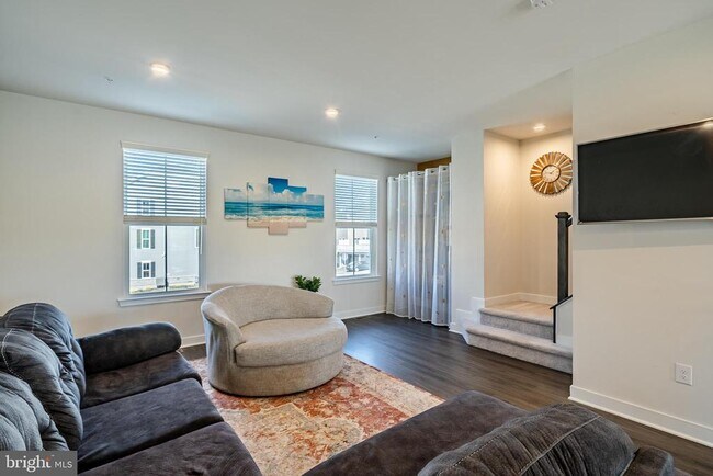 Photo - 74 Glory Maple Ln