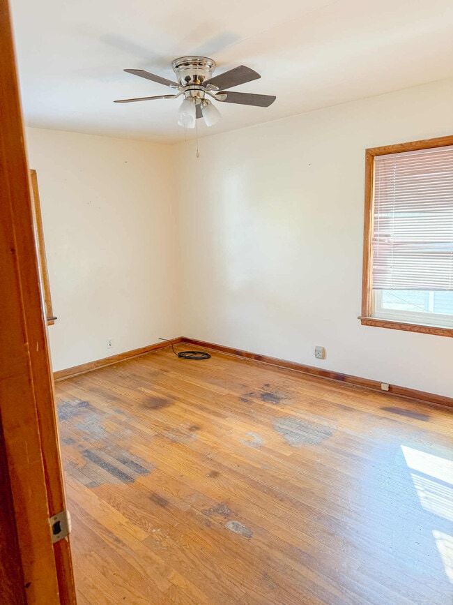 Building Photo - 1120 Metropolis St Unit 4