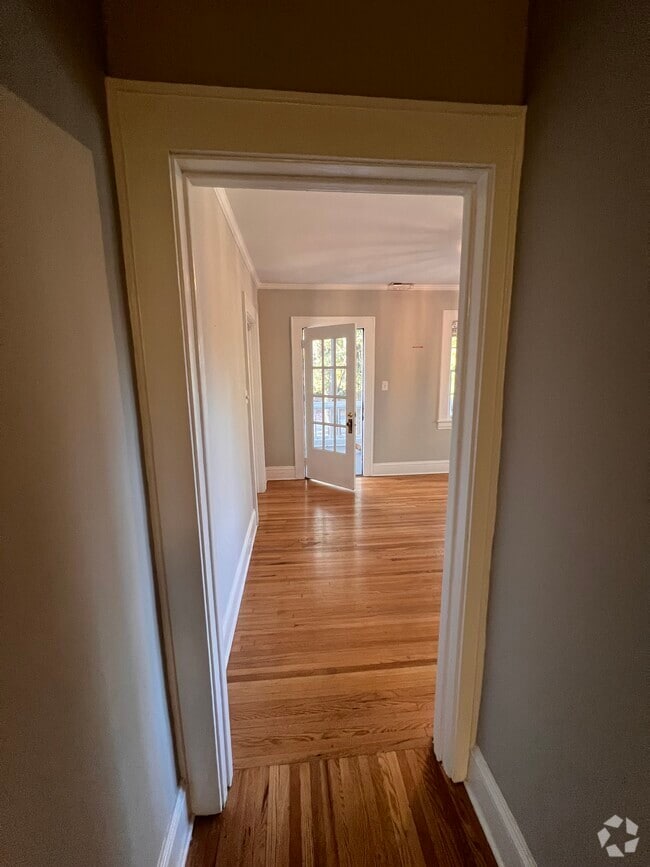 Building Photo - 124 N Laurel Ave Unit #3 Rental