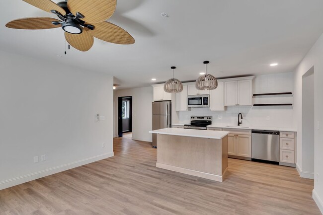 Building Photo - 36 Pawling Ave Unit 202